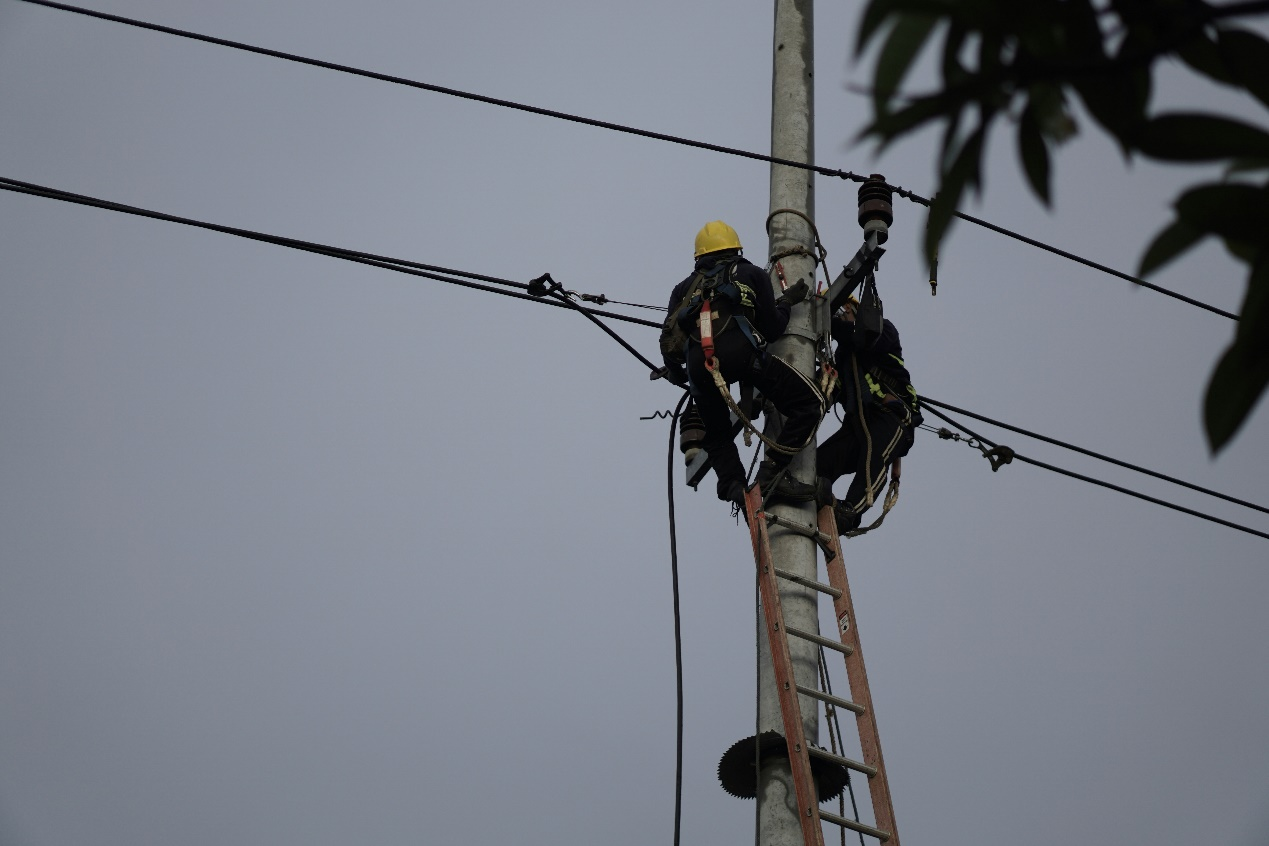 Suiteáil Líonra FTTH: Nascacht Optúil Snáithín Ardluais